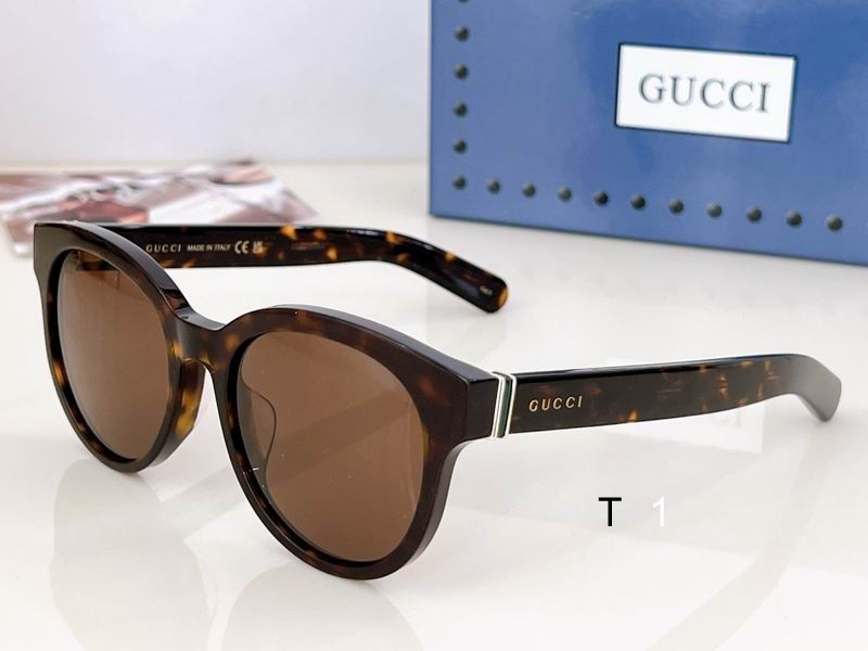 Gucci Sunglasses 582